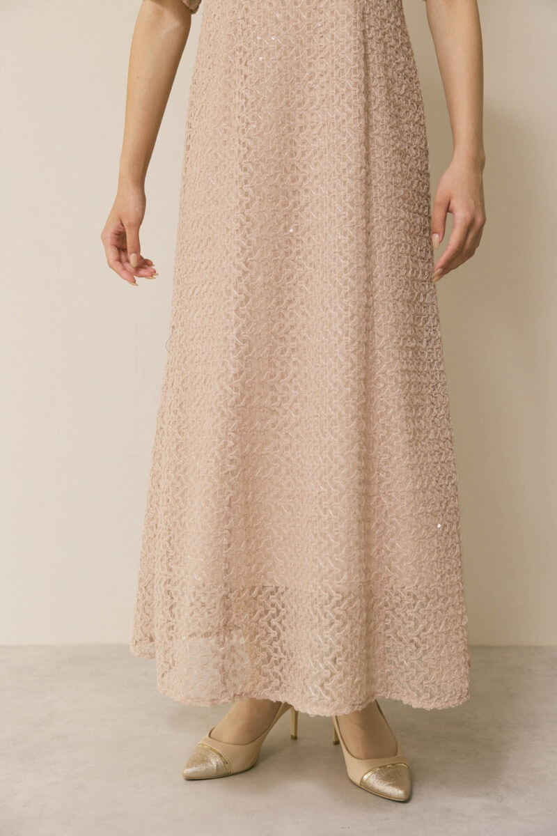 ベージュのスパンコールレースドレス