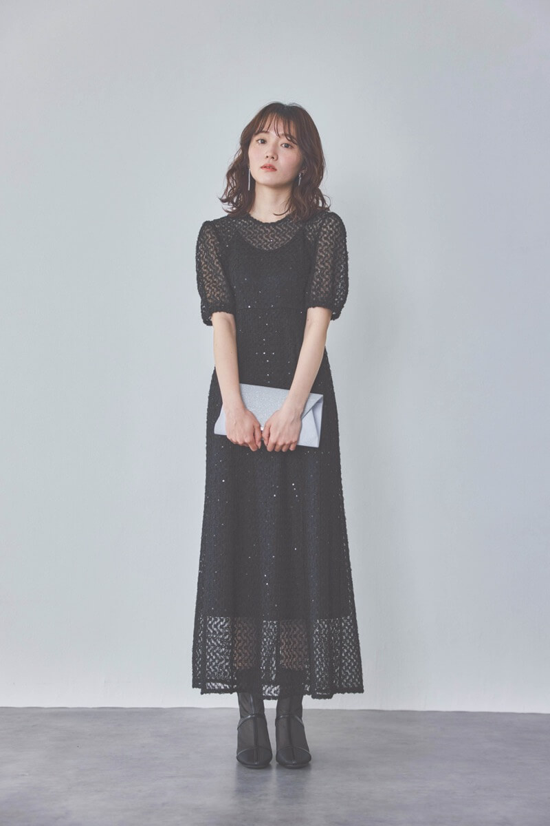 ブラックのスパンコールレースドレス