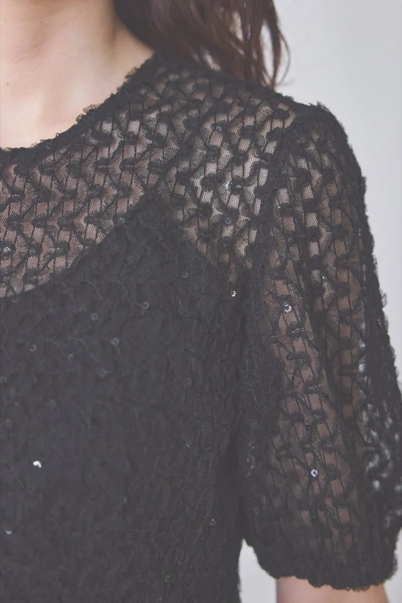 ブラックのスパンコールレースドレス
