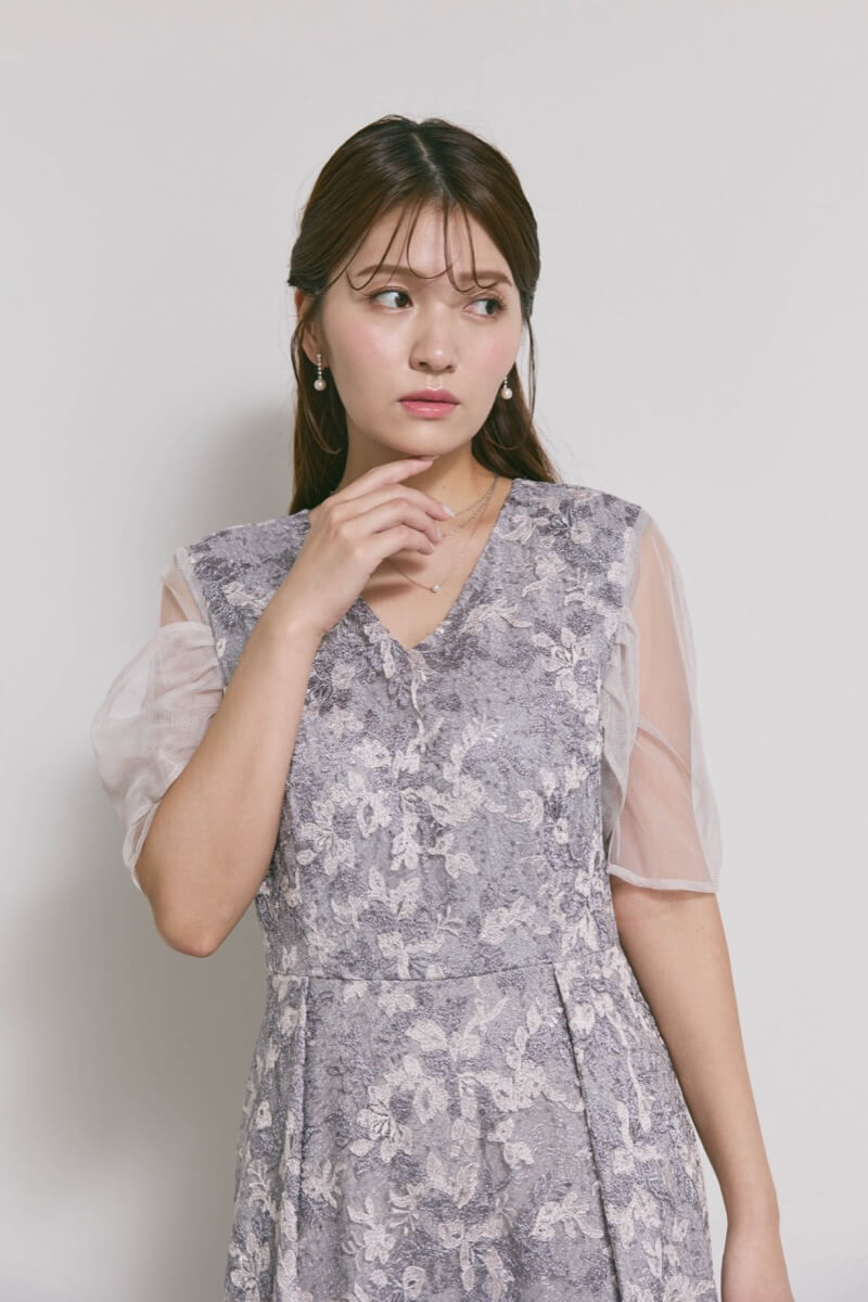 ラベンダーのシアーオフショルドレス