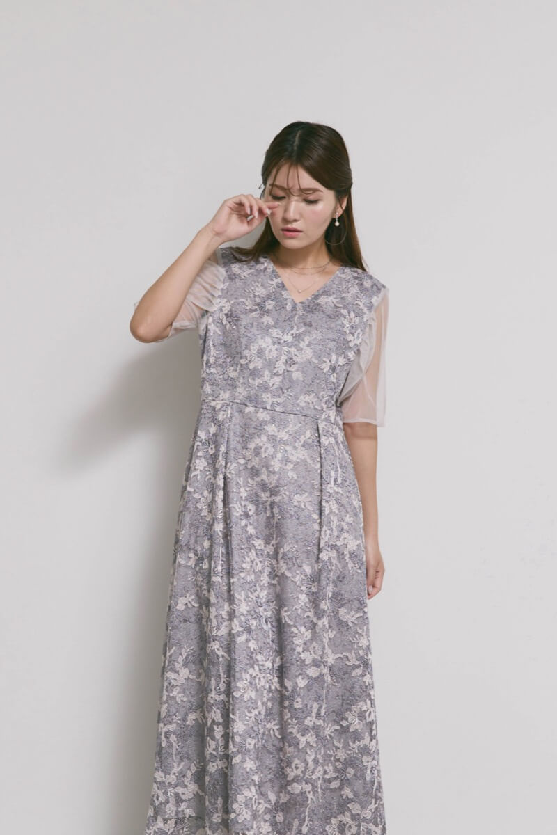 ラベンダーのシアーオフショルドレス