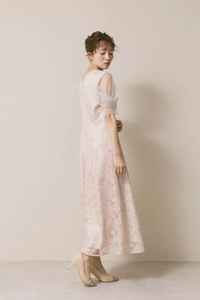 ピンクベージュのシアーオフショルドレス