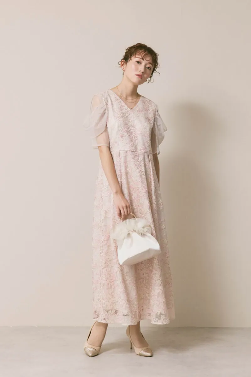 ピンクベージュのシアーオフショルドレス