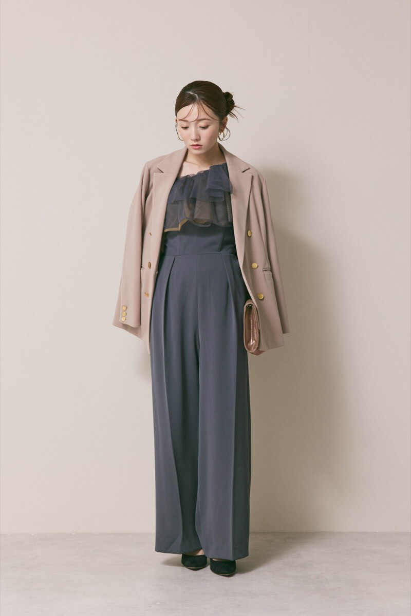 チャコールグレーのチュールカラーベアパンツドレス