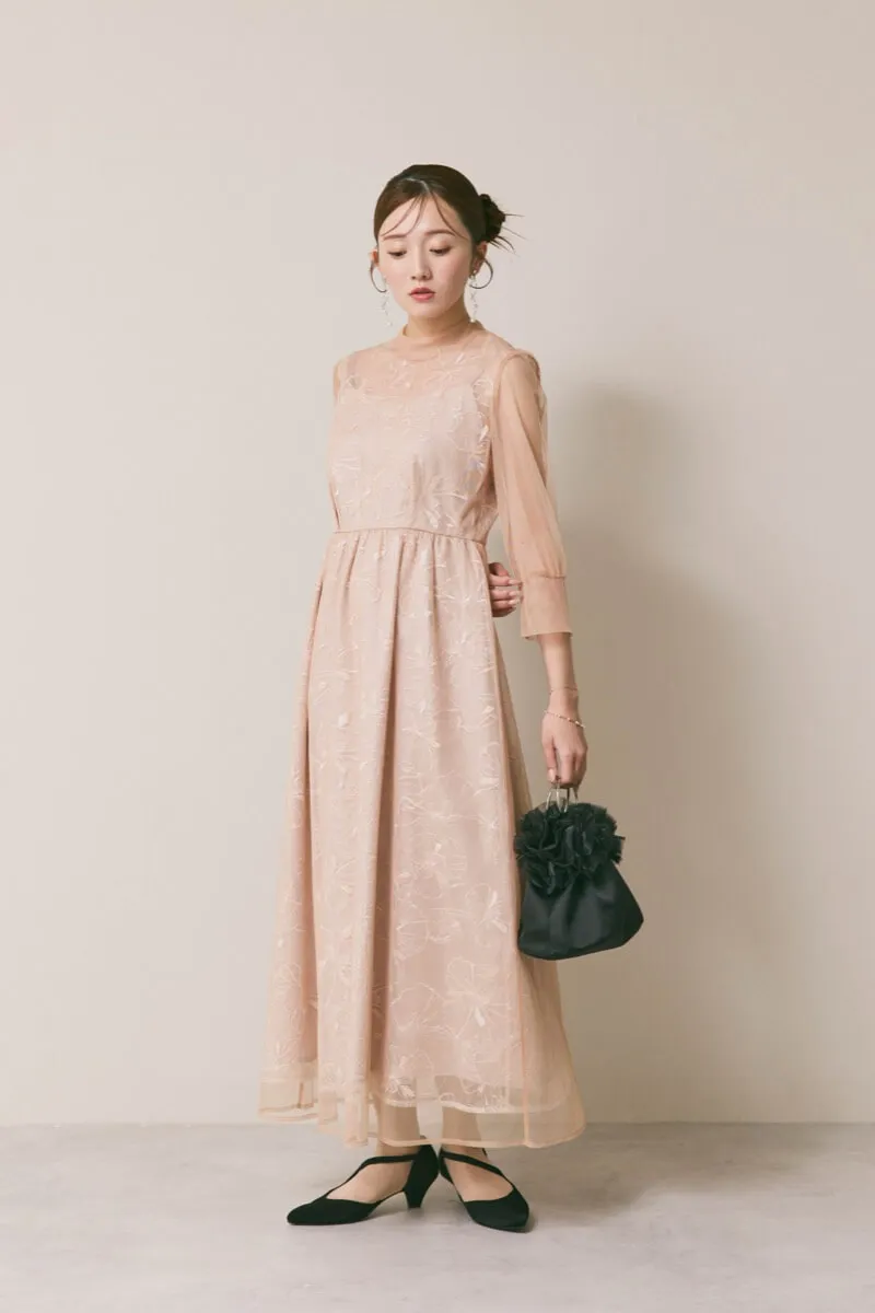 ベージュのレースミックスチュールドレス