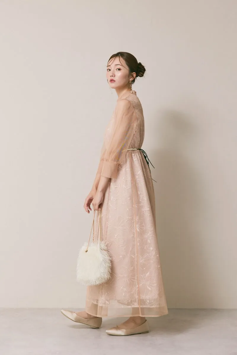 ベージュのレースミックスチュールドレス