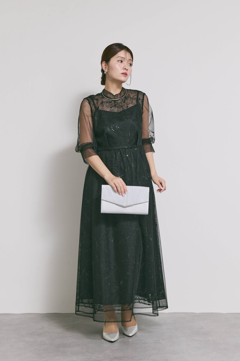 ブラックのレースミックスチュールドレス