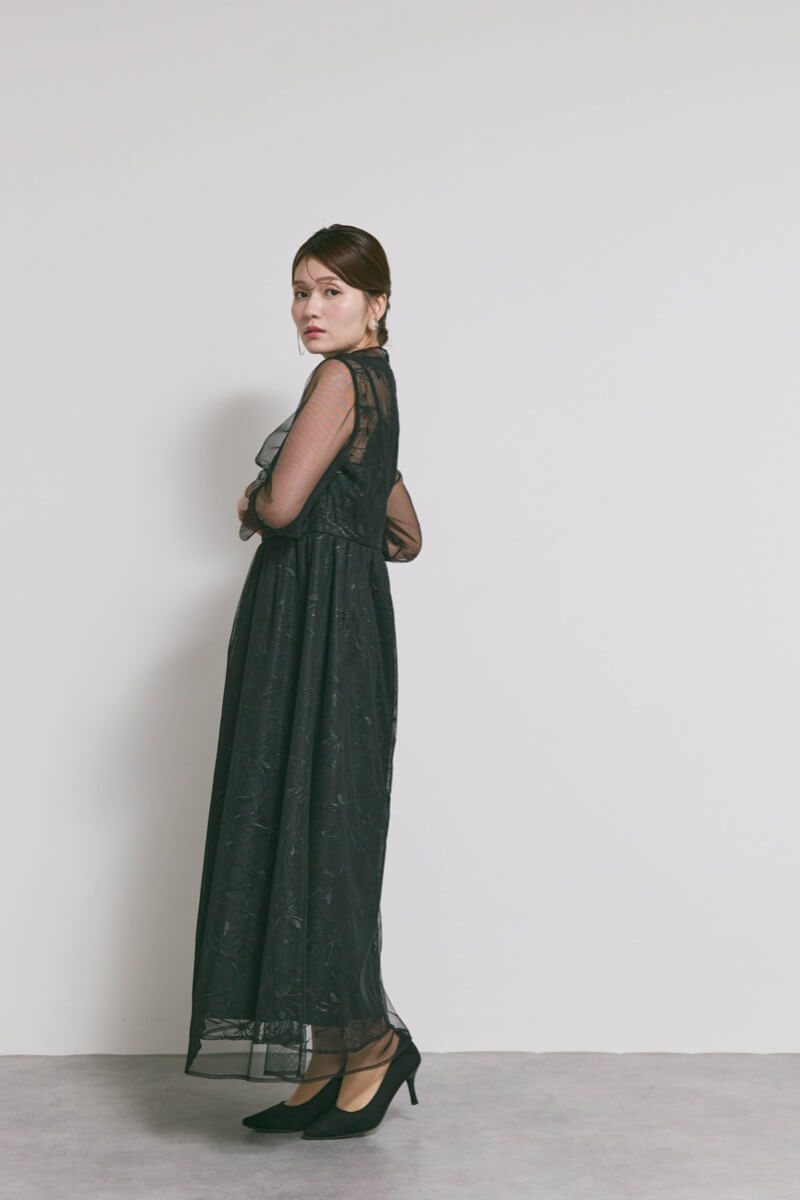 ブラックのレースミックスチュールドレス