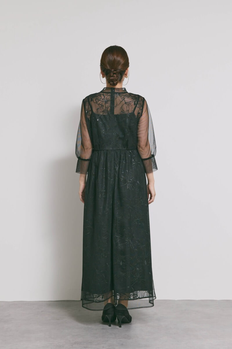 ブラックのレースミックスチュールドレス