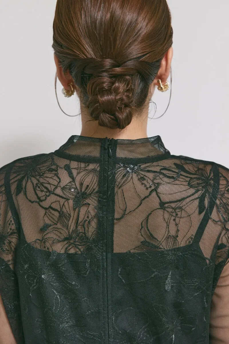 ブラックのレースミックスチュールドレス