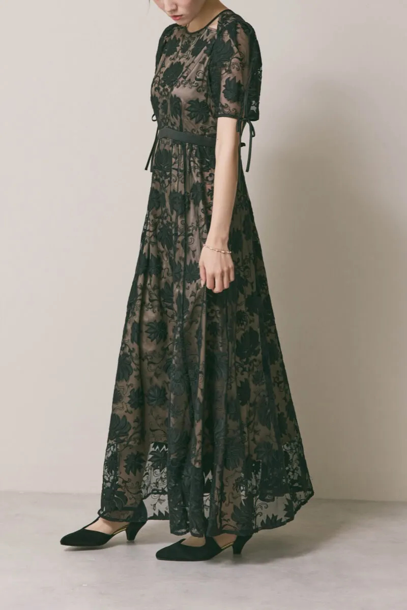 ブラックのカットワークサテンエンブロイダリードレス