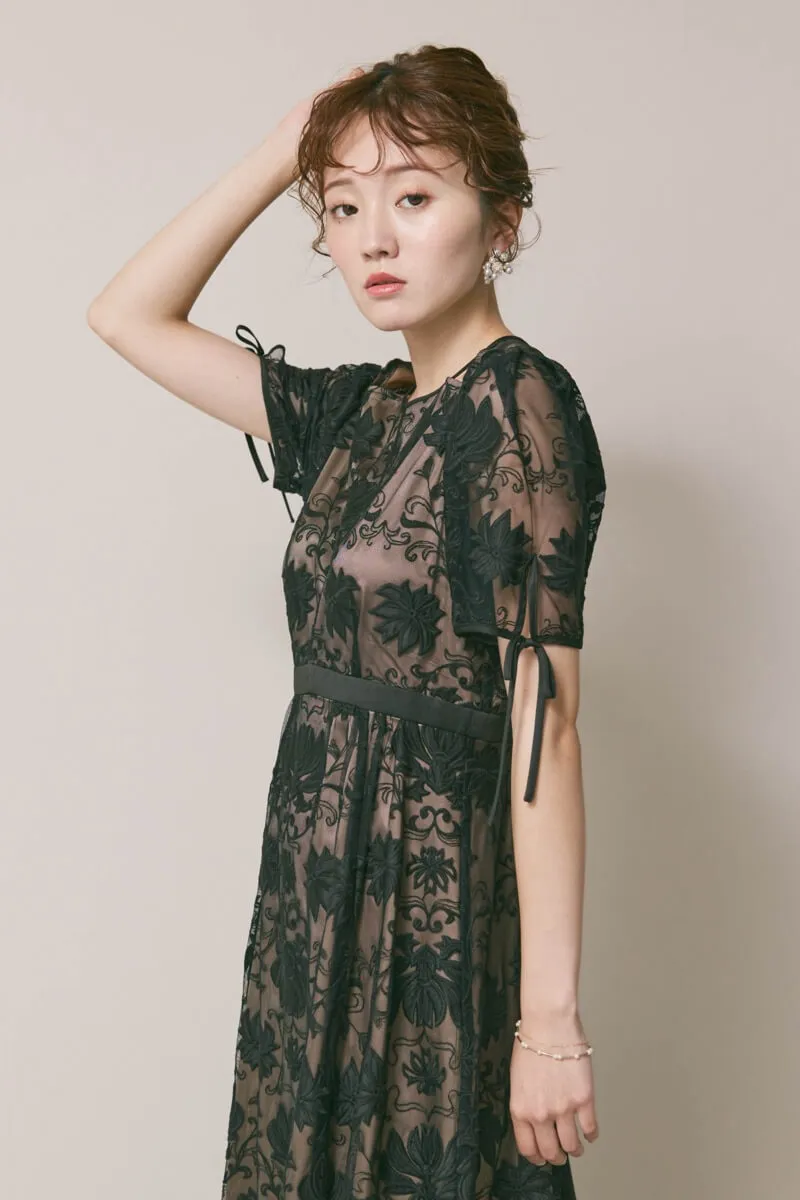 ブラックのカットワークサテンエンブロイダリードレス