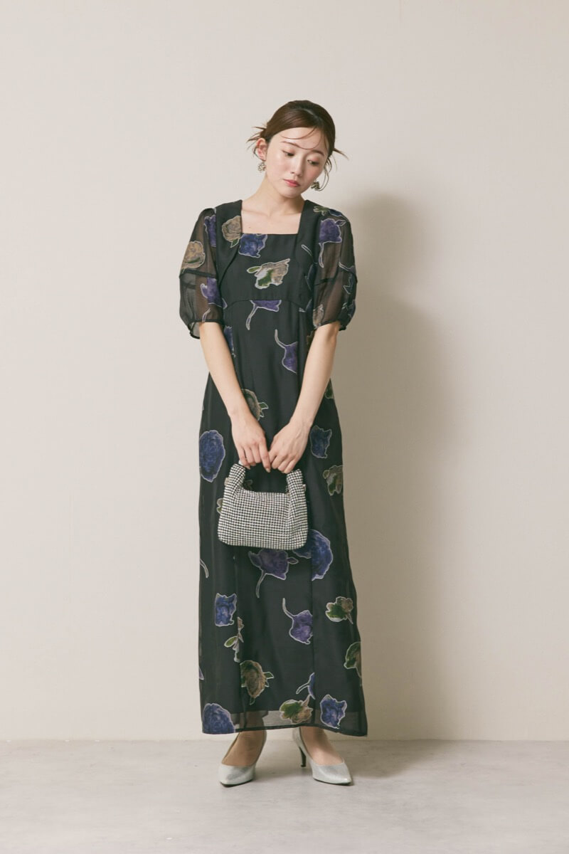 ブラックのフラワープリントオケージョンドレス