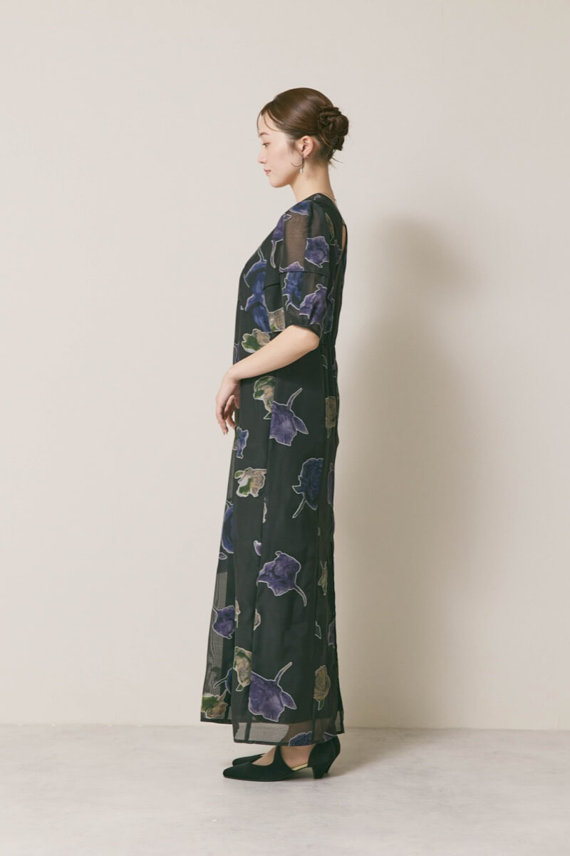 ブラックのフラワープリントオケージョンドレス