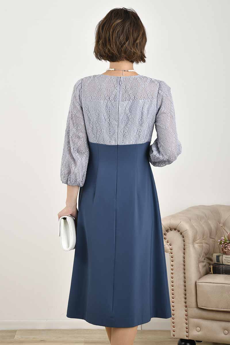ブルーグレーのボリュームスリーブ切替えドレス