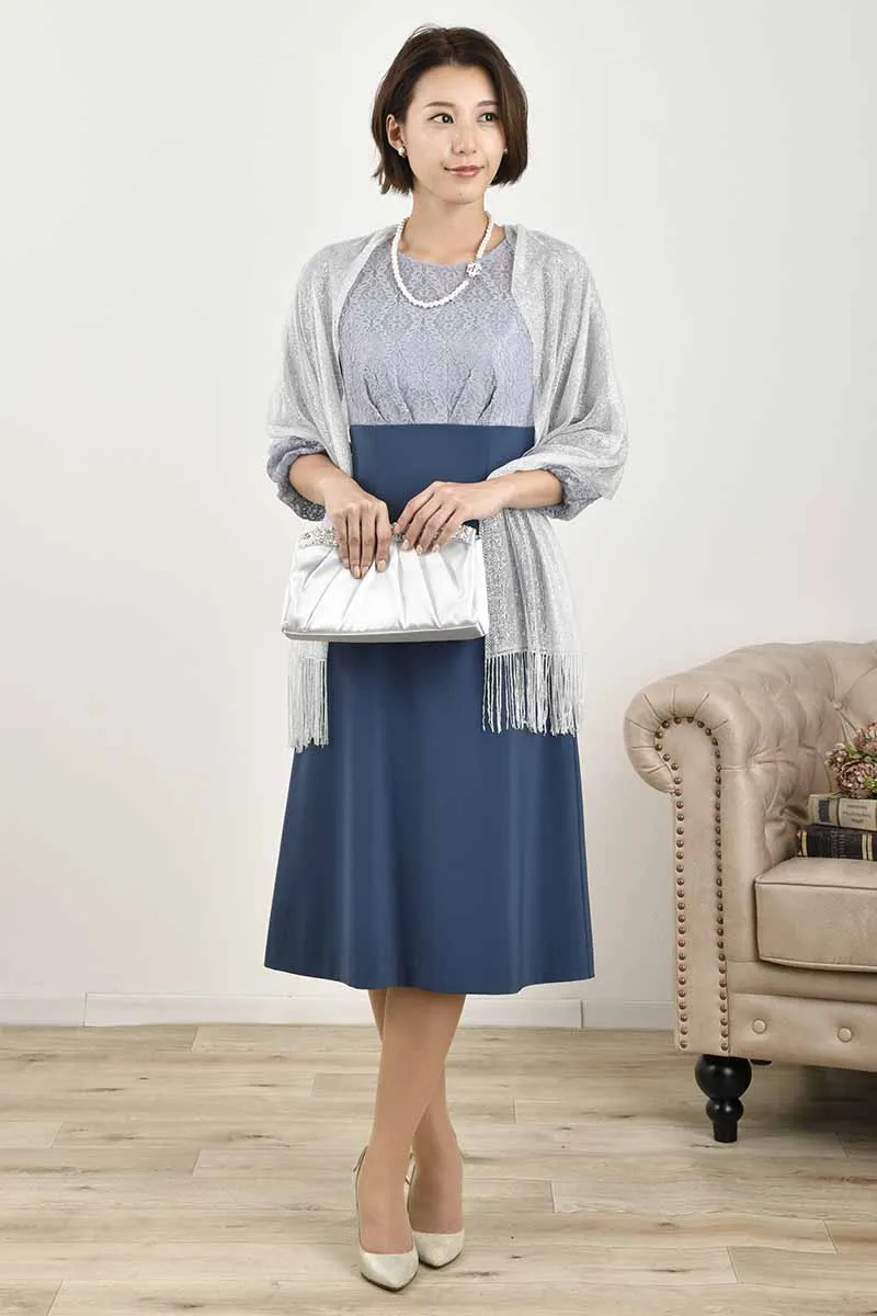 ブルーグレーのボリュームスリーブ切替えドレス