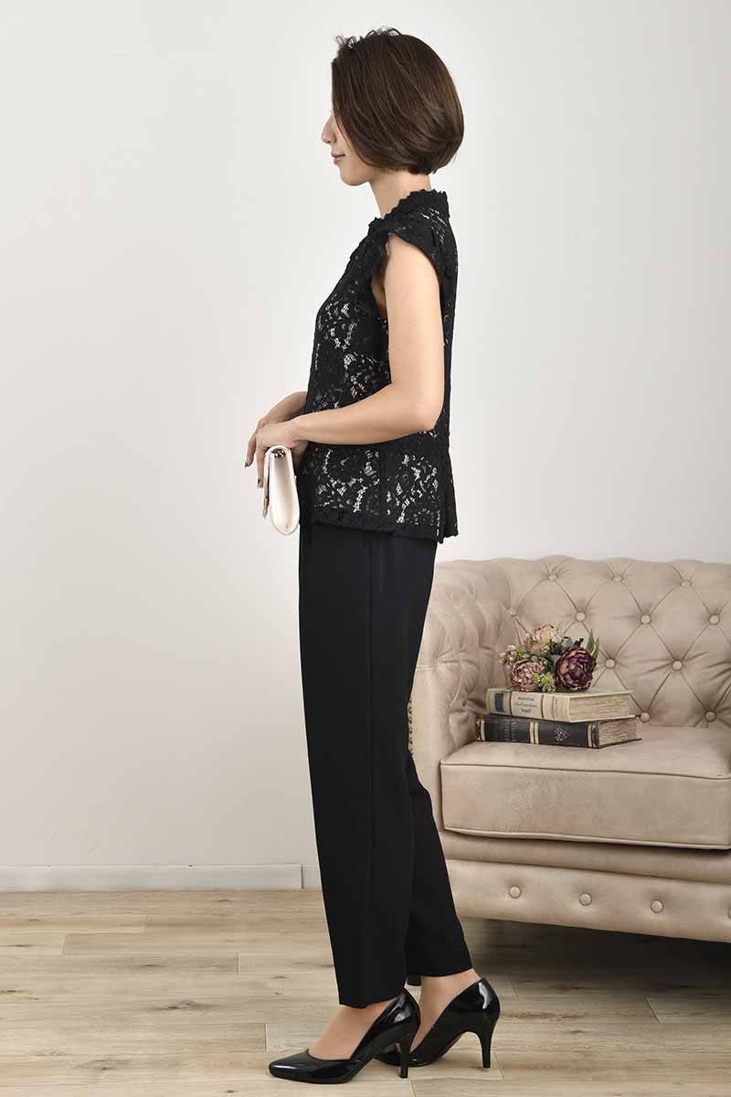 ブラックのレース柄テーパードパンツドレス