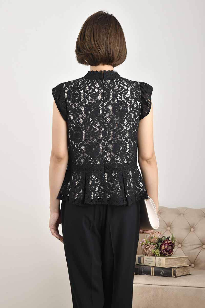 ブラックのレース柄テーパードパンツドレス