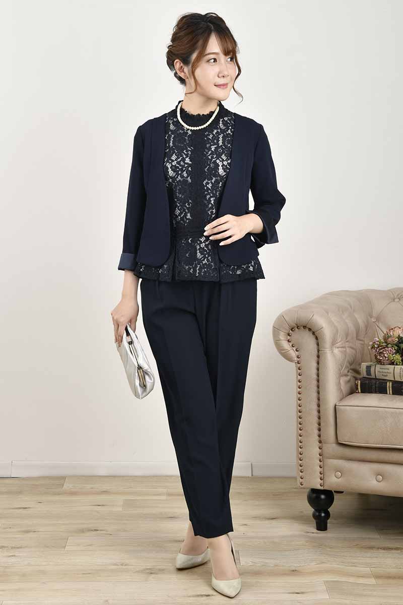 ネイビーのレース柄テーパードパンツドレス