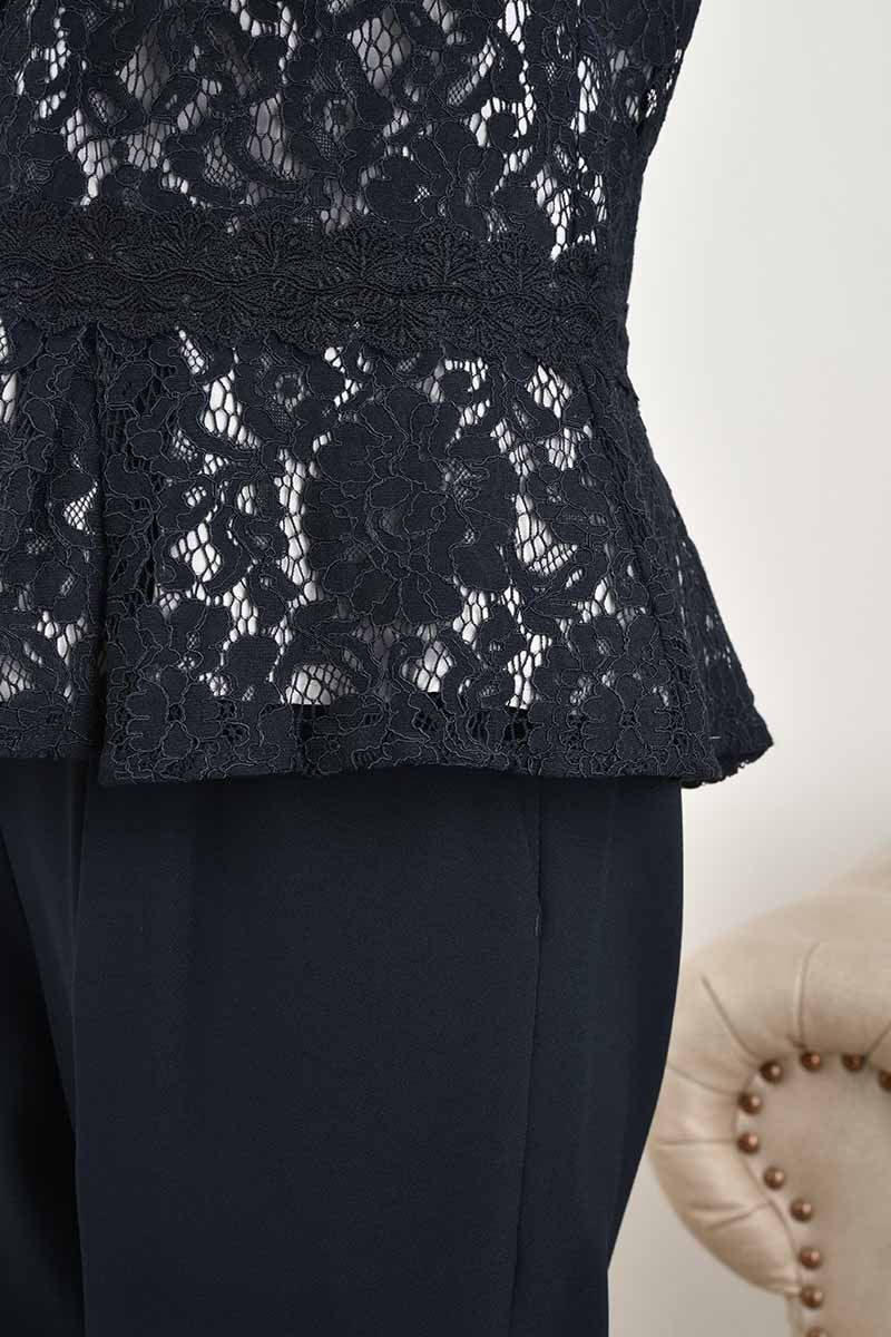 ネイビーのレース柄テーパードパンツドレス