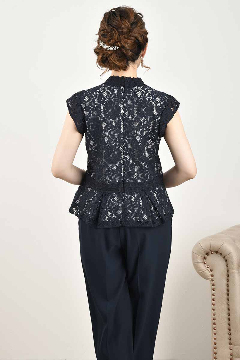 ネイビーのレース柄テーパードパンツドレス