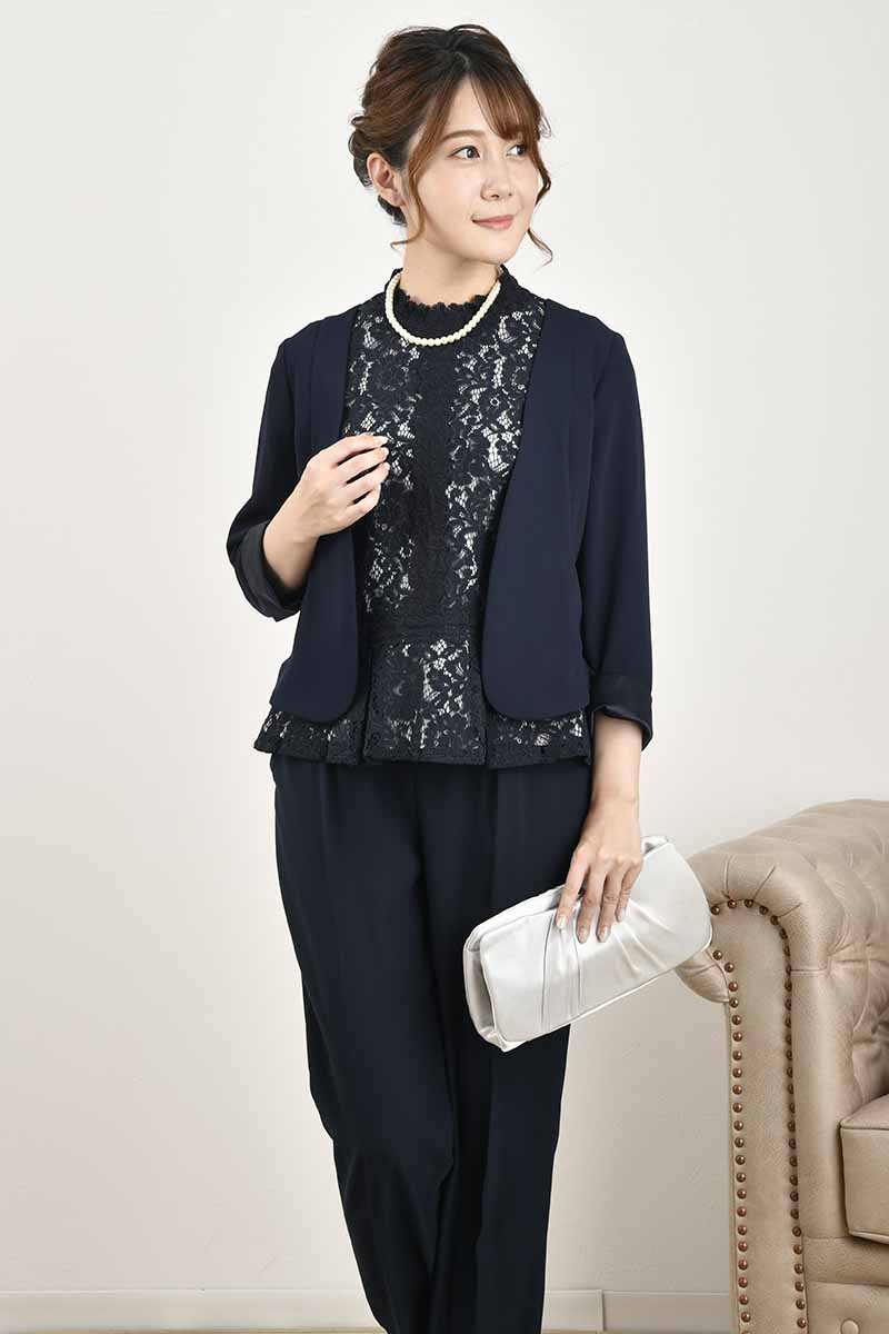 ネイビーのレース柄テーパードパンツドレス