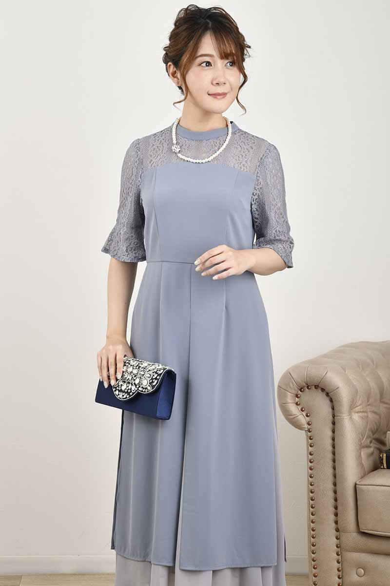 ブルーグレーのフレアスリーブスリット入りドレス