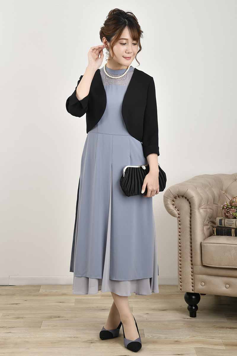 ブルーグレーのフレアスリーブスリット入りドレス