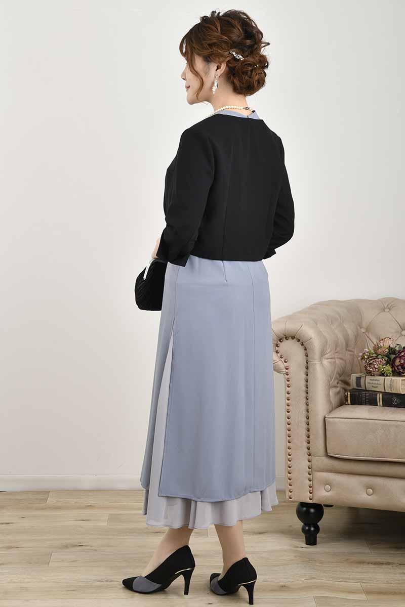 ブルーグレーのフレアスリーブスリット入りドレス