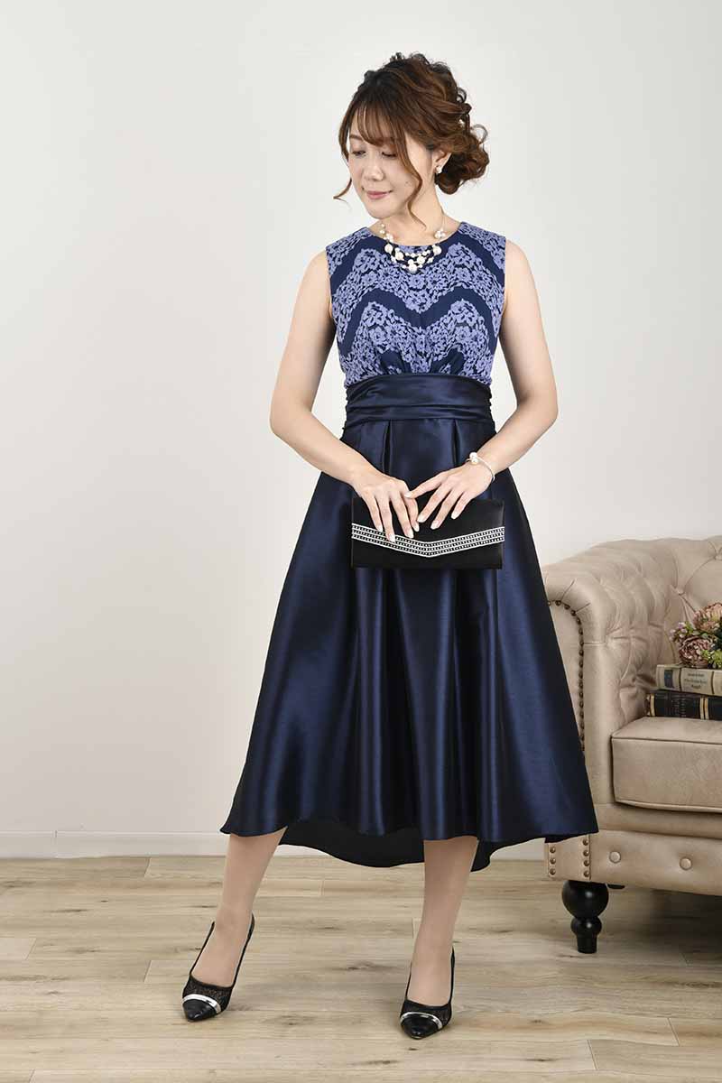 ブルーのレース切替フィットアンドフレアドレス