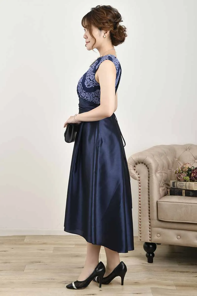 ブルーのレース切替フィットアンドフレアドレス