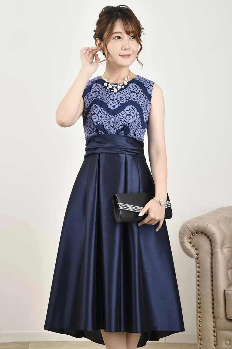 ブルーのレース切替フィットアンドフレアドレス