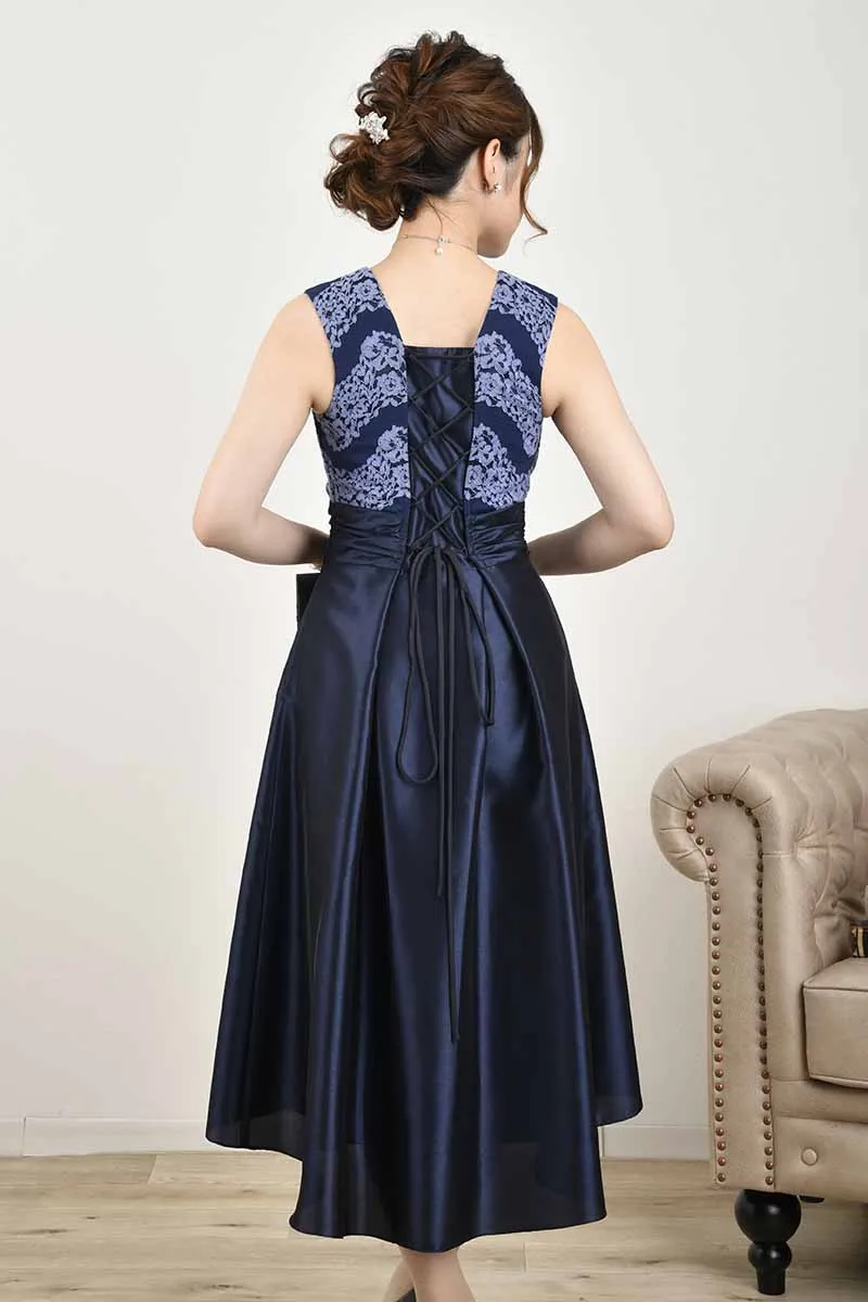 ブルーのレース切替フィットアンドフレアドレス