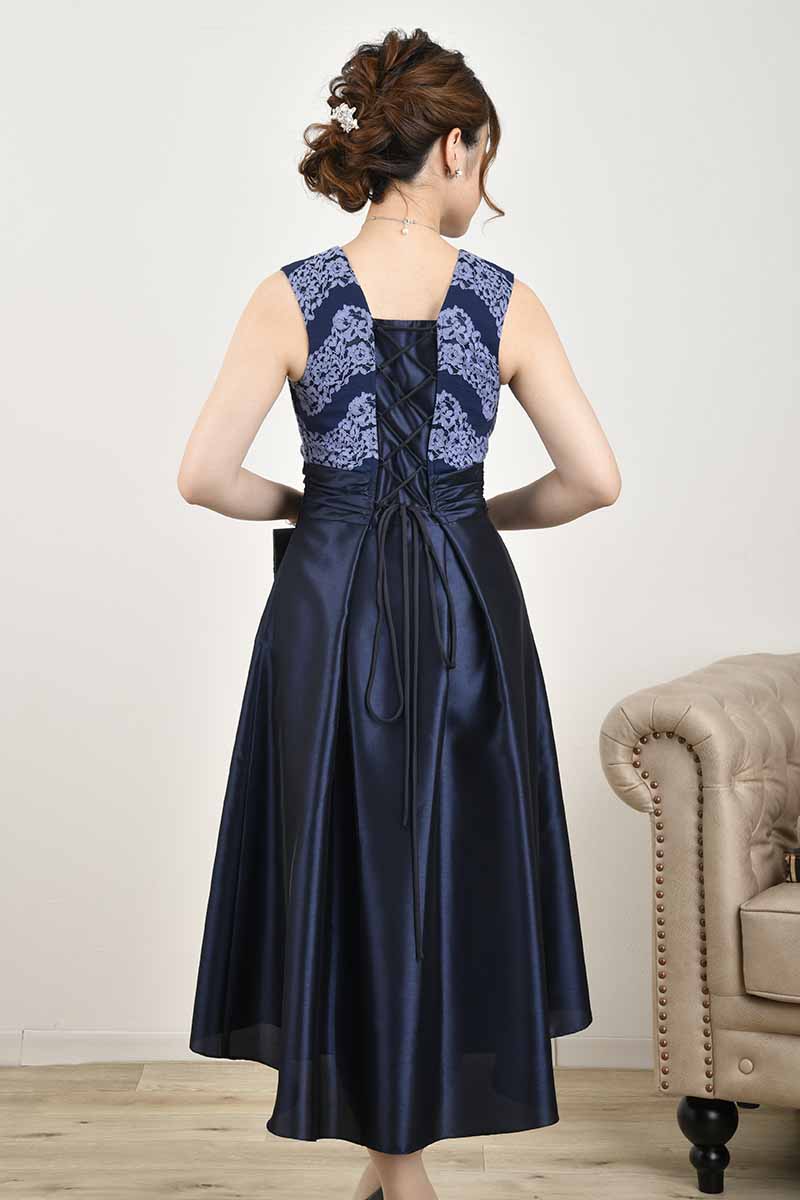 ブルーのレース切替フィットアンドフレアドレス