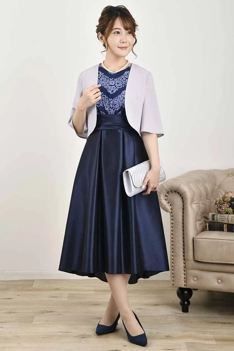 ブルーのレース切替フィットアンドフレアドレス