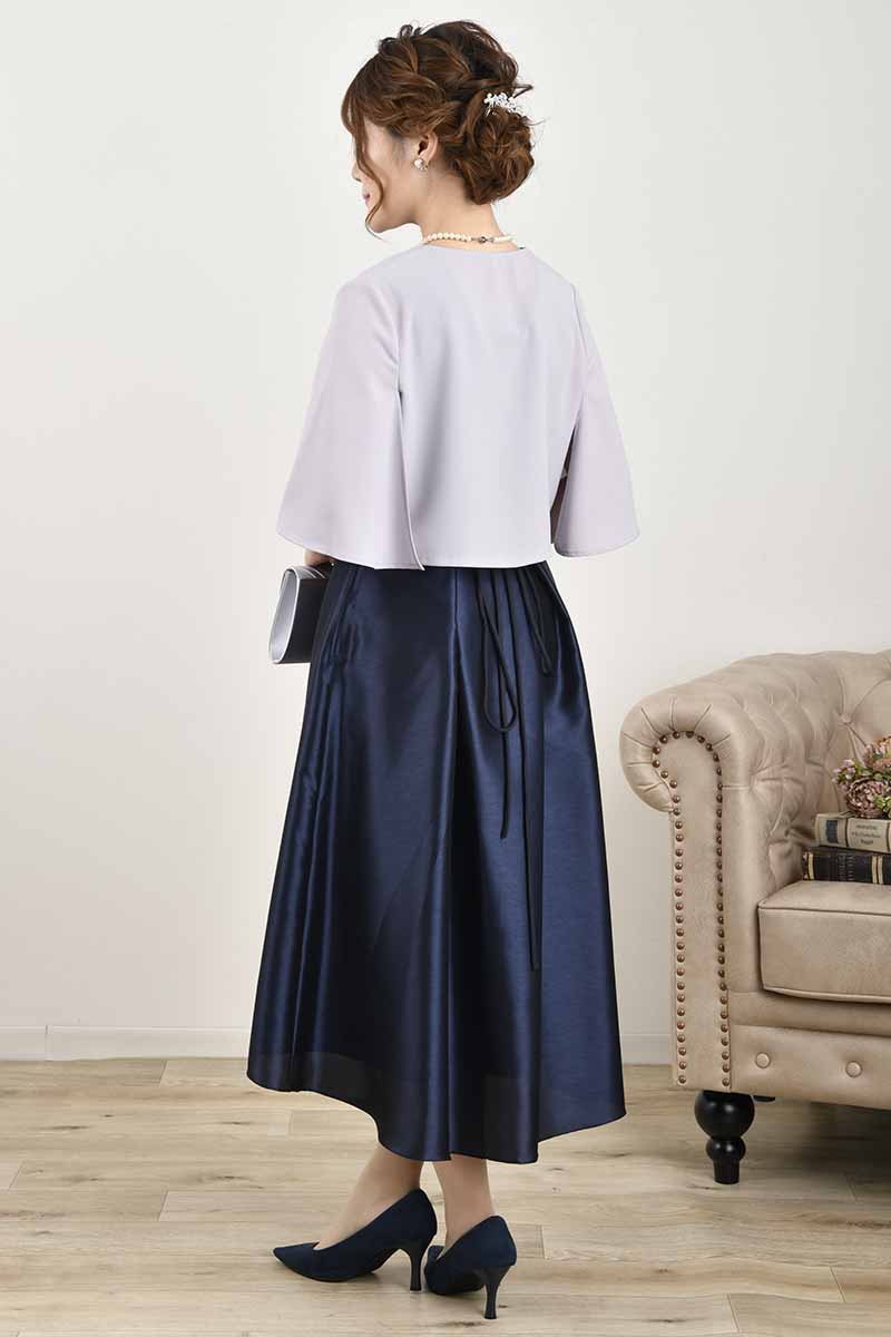 ブルーのレース切替フィットアンドフレアドレス