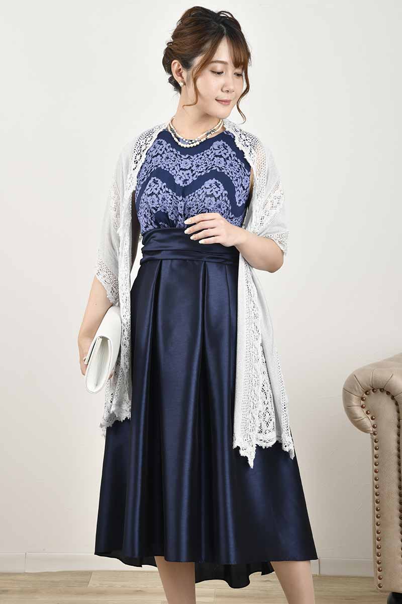 ブルーのレース切替フィットアンドフレアドレス