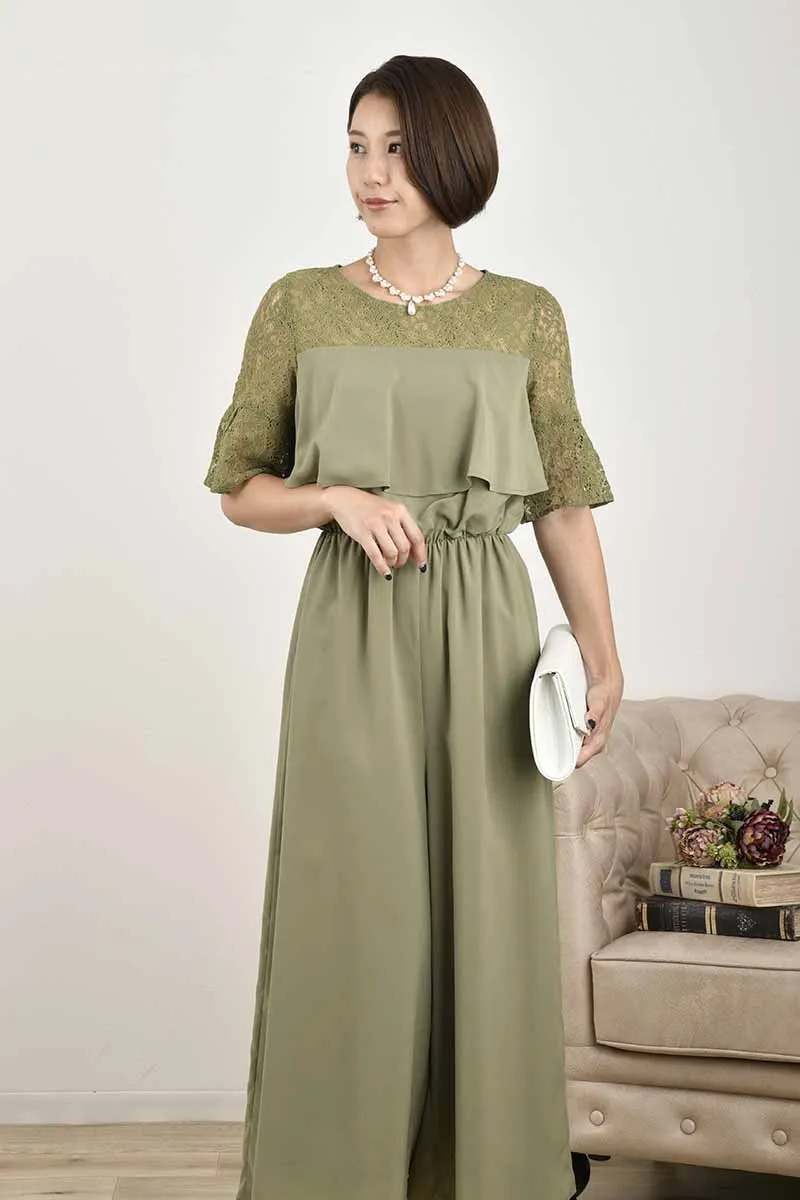 グリーンのデコルテレースパンツドレス