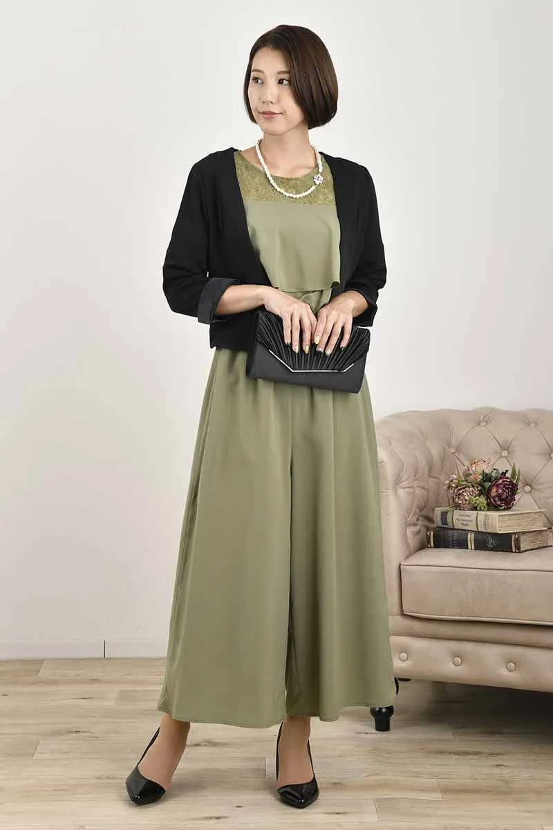 グリーンのデコルテレースパンツドレス