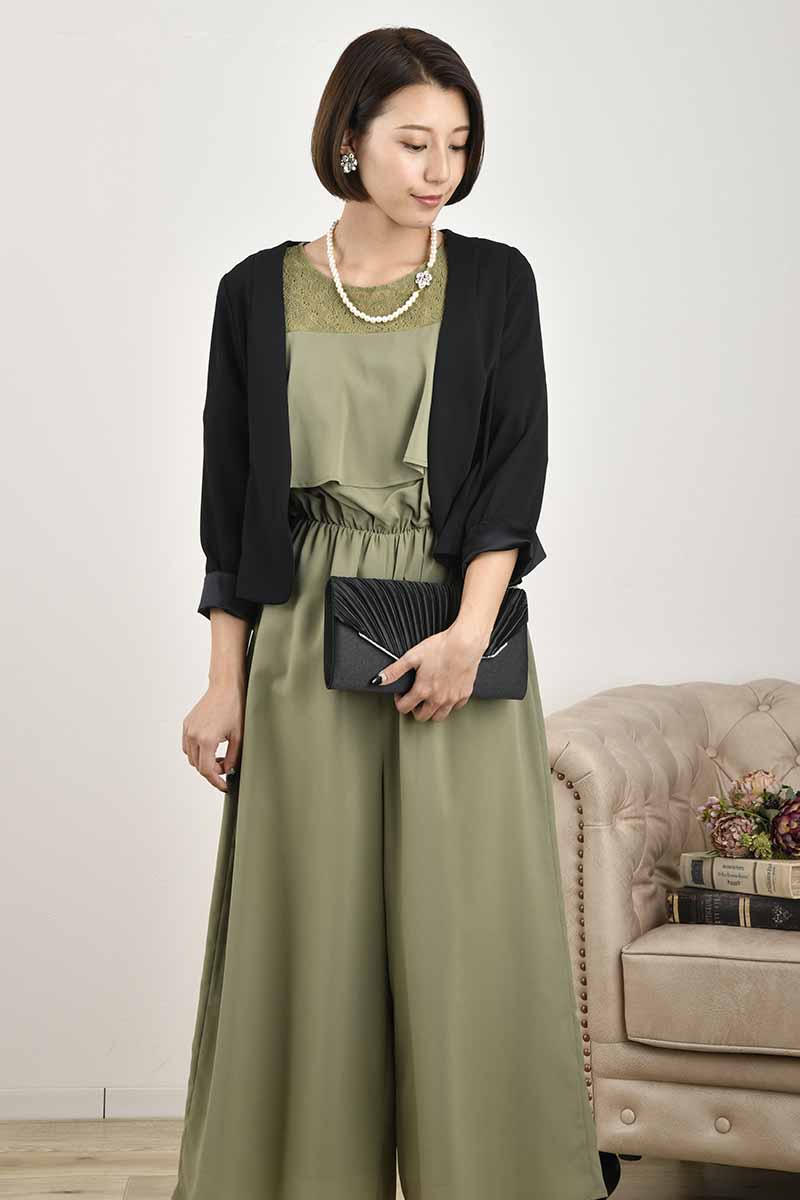 グリーンのデコルテレースパンツドレス