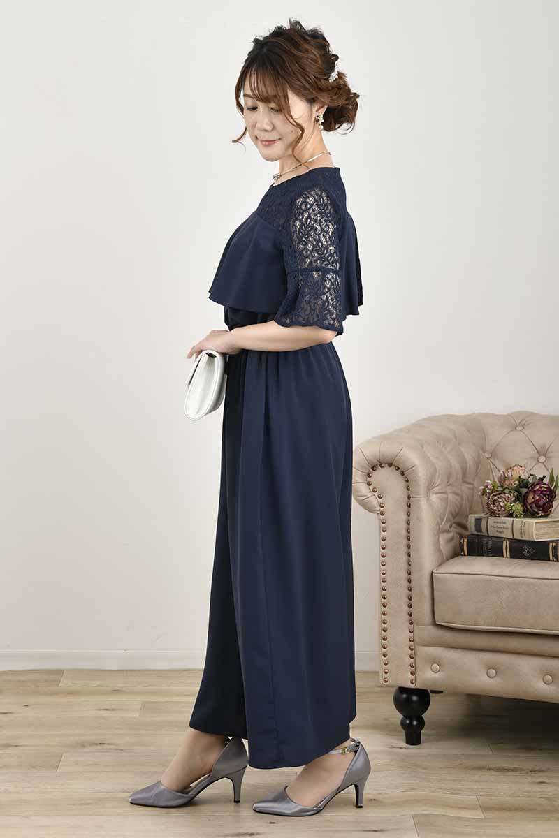 ネイビーのデコルテレースパンツドレス