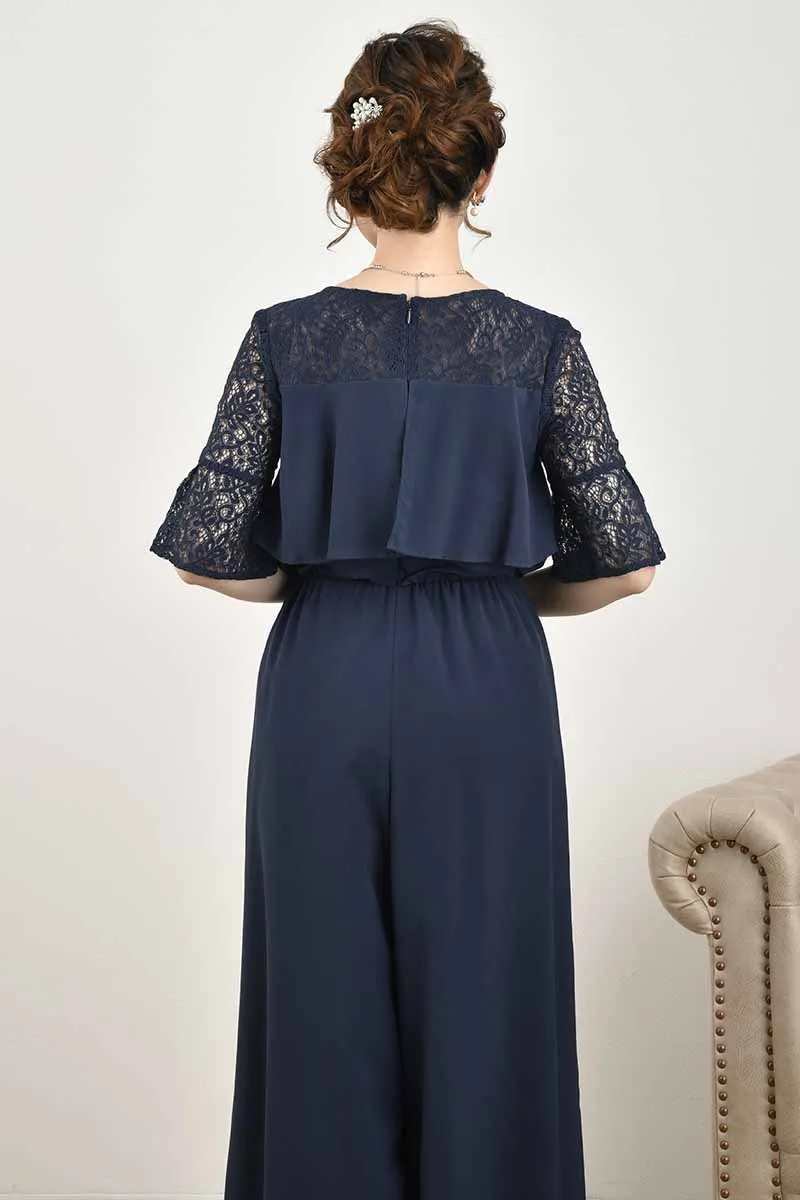 ネイビーのデコルテレースパンツドレス
