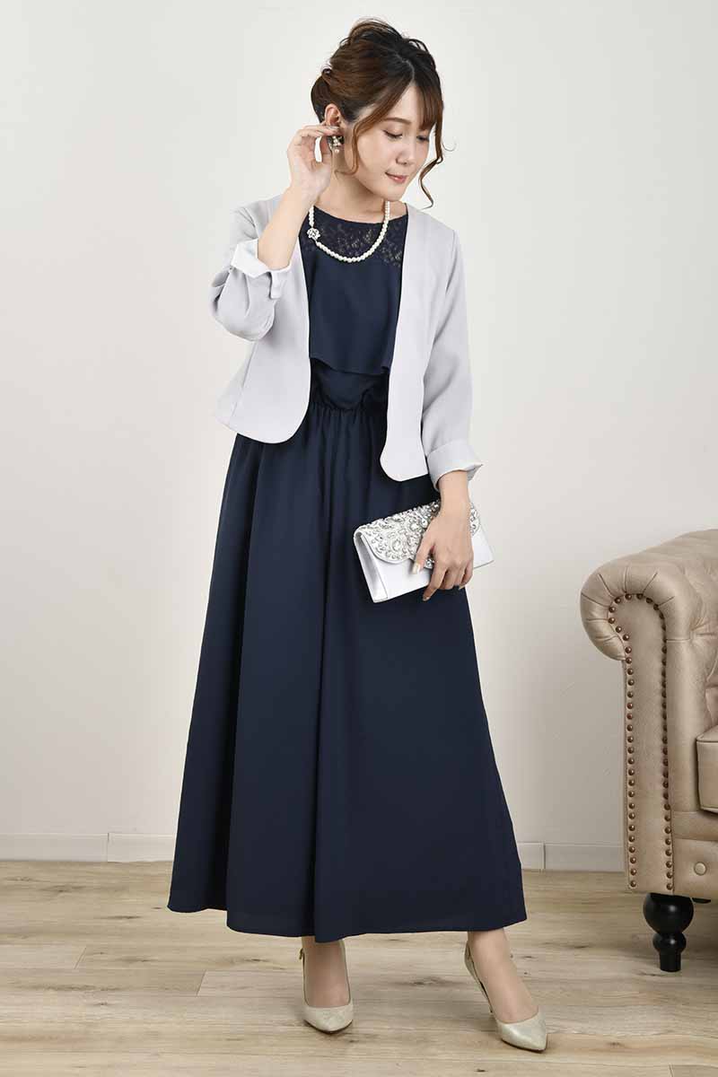 ネイビーのデコルテレースパンツドレス