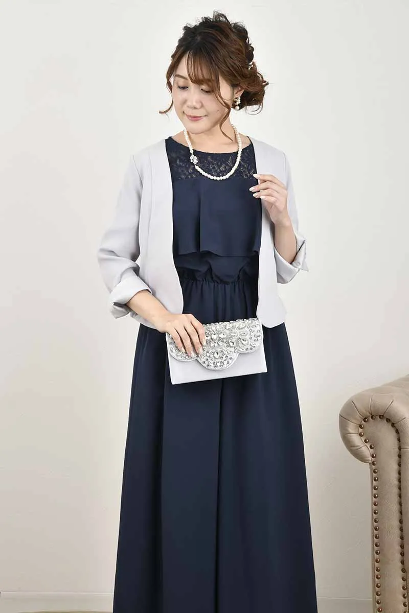 ネイビーのデコルテレースパンツドレス