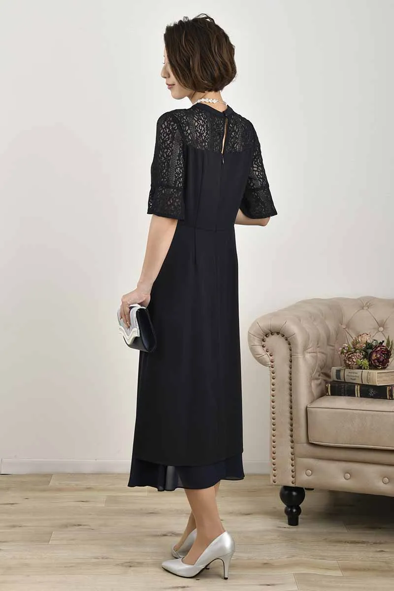 ネイビーのフレアスリーブスリット入りドレス