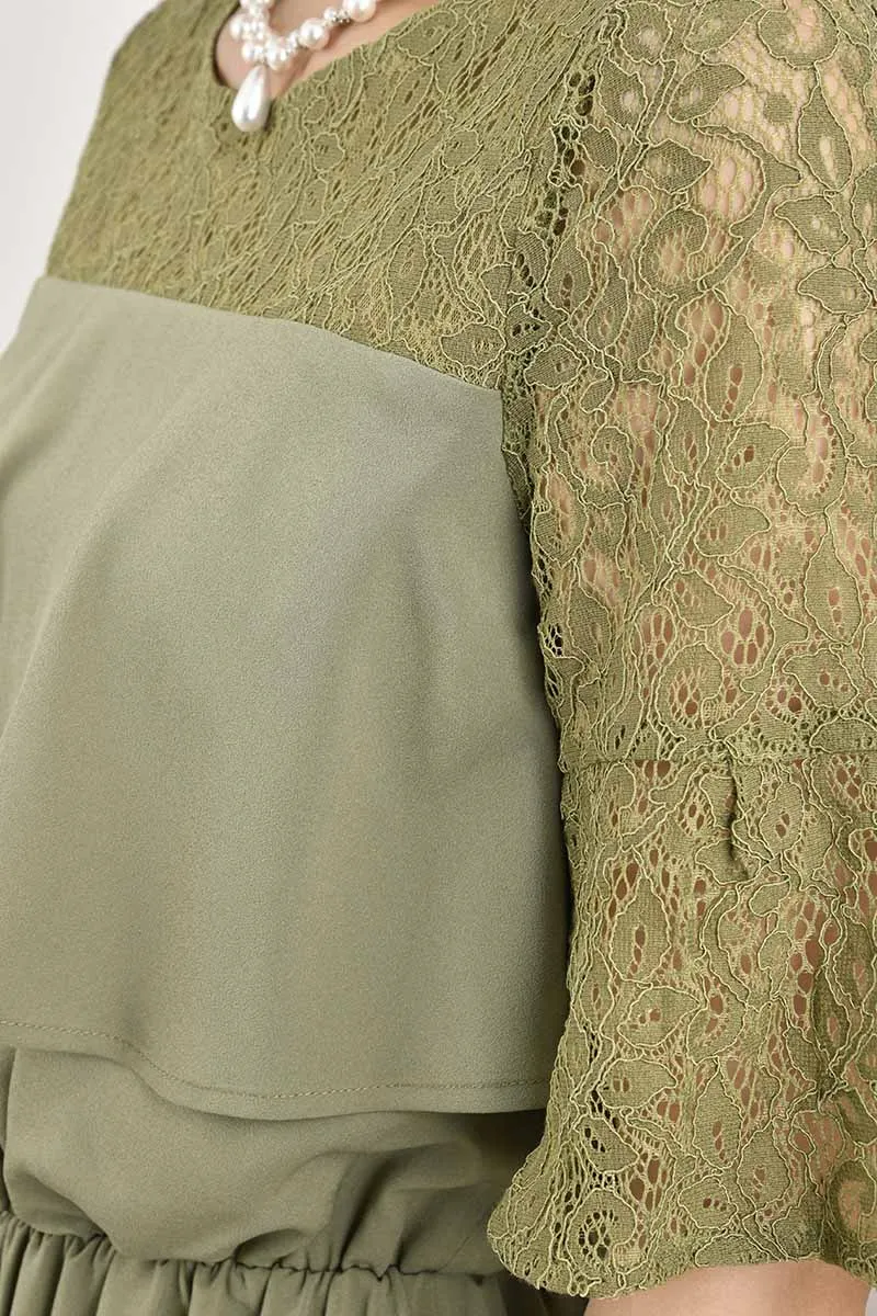 グリーンのデコルテレースパンツドレス