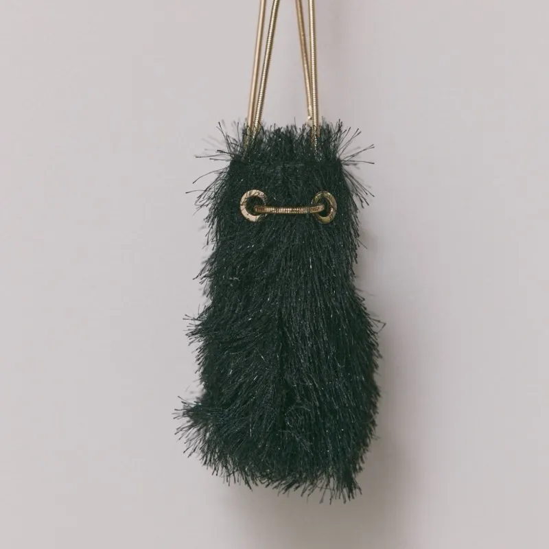 ブラックのシャギーファーバッグ