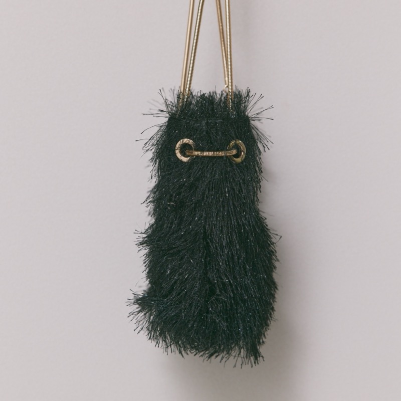 ブラックのシャギーファーバッグ