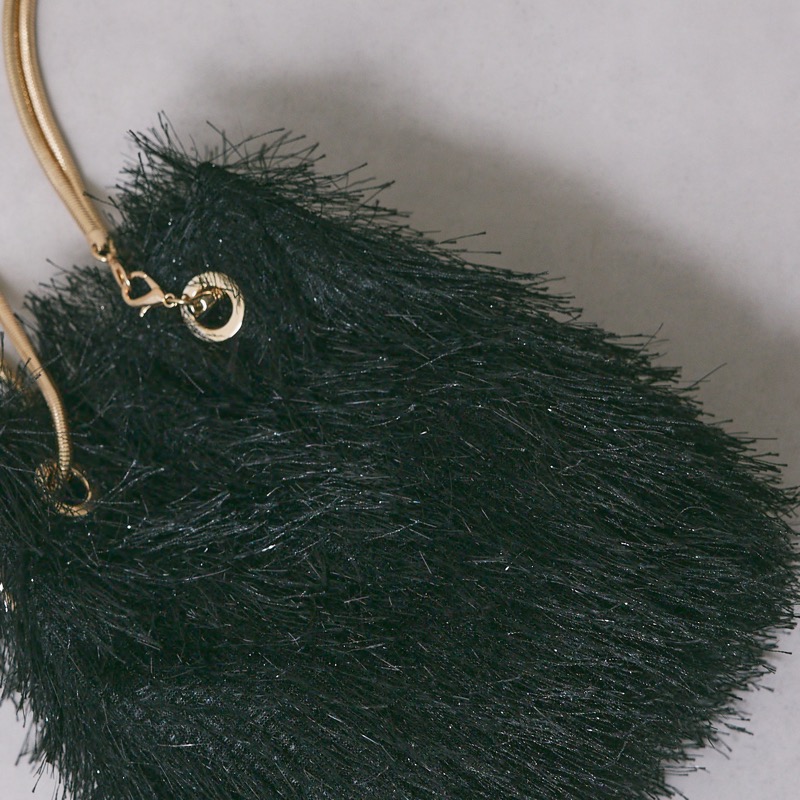 ブラックのシャギーファーバッグ