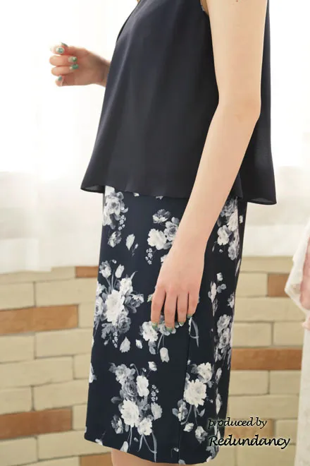 ネイビーのシフォントップス付き花柄ドレスコーディネートセット